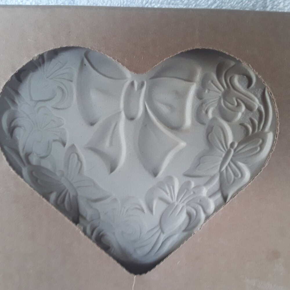 NWOT The Pampered Chef Stoneware Cookie Mold - Picture 2 of 4